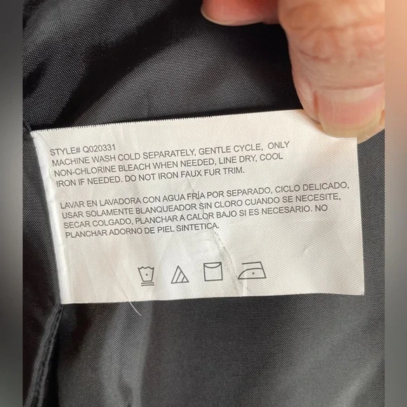 🩷NWOT Nautica Women’s Black Puffer Jacket with Hood and Faux Fur trim. size S - Picture 8 of 8